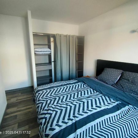 Chambre Dans Maison Plain-Pied Moderne Roanne Exteriör bild