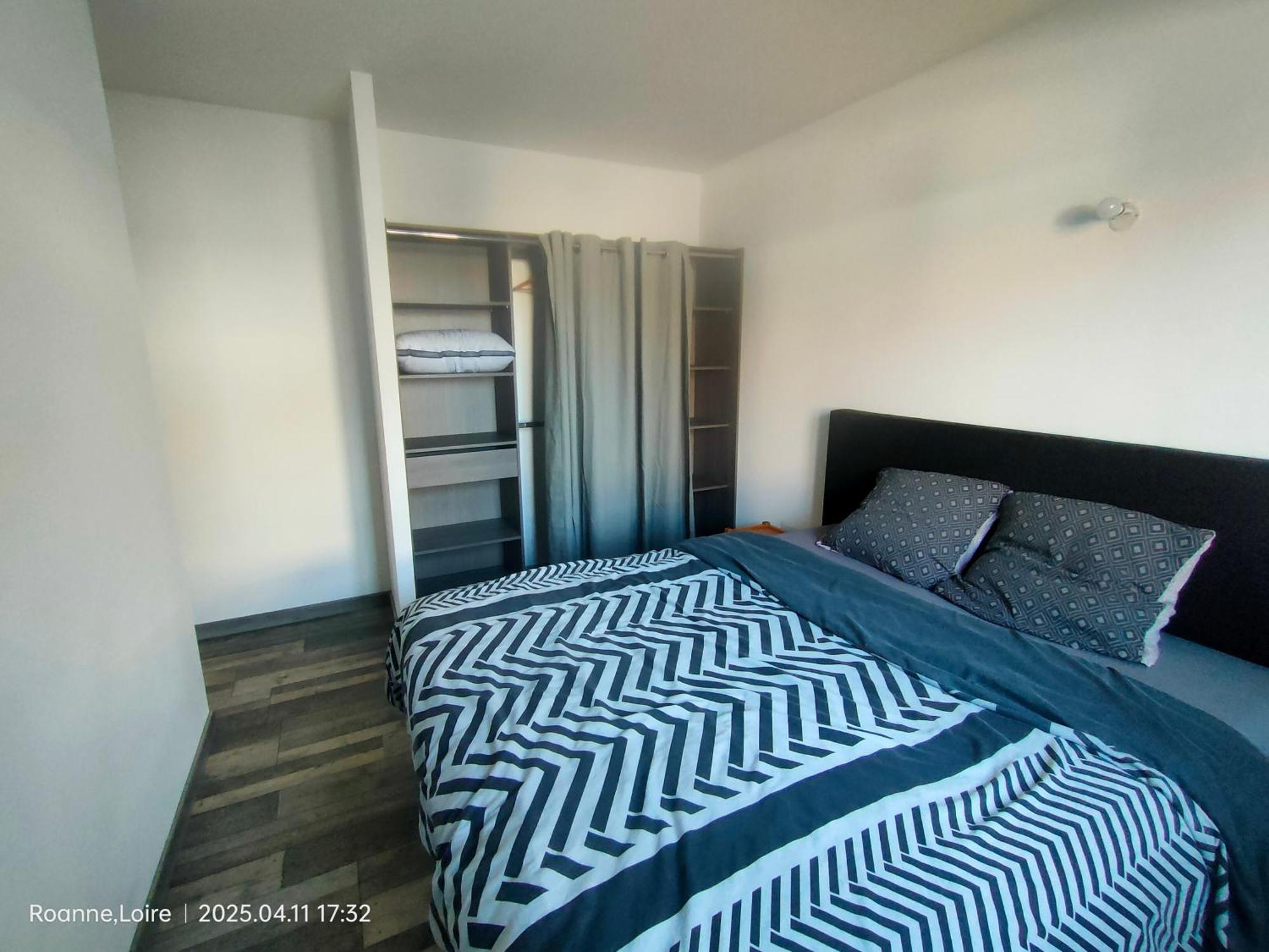 Chambre Dans Maison Plain-Pied Moderne Roanne Exteriör bild