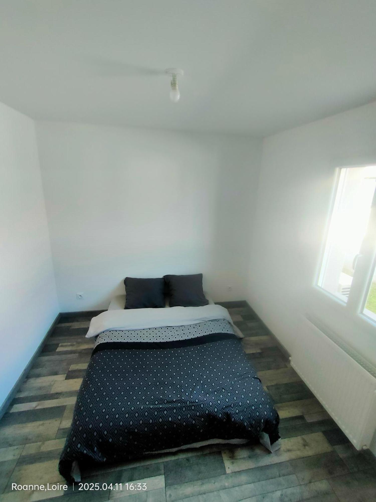 Chambre Dans Maison Plain-Pied Moderne Roanne Exteriör bild