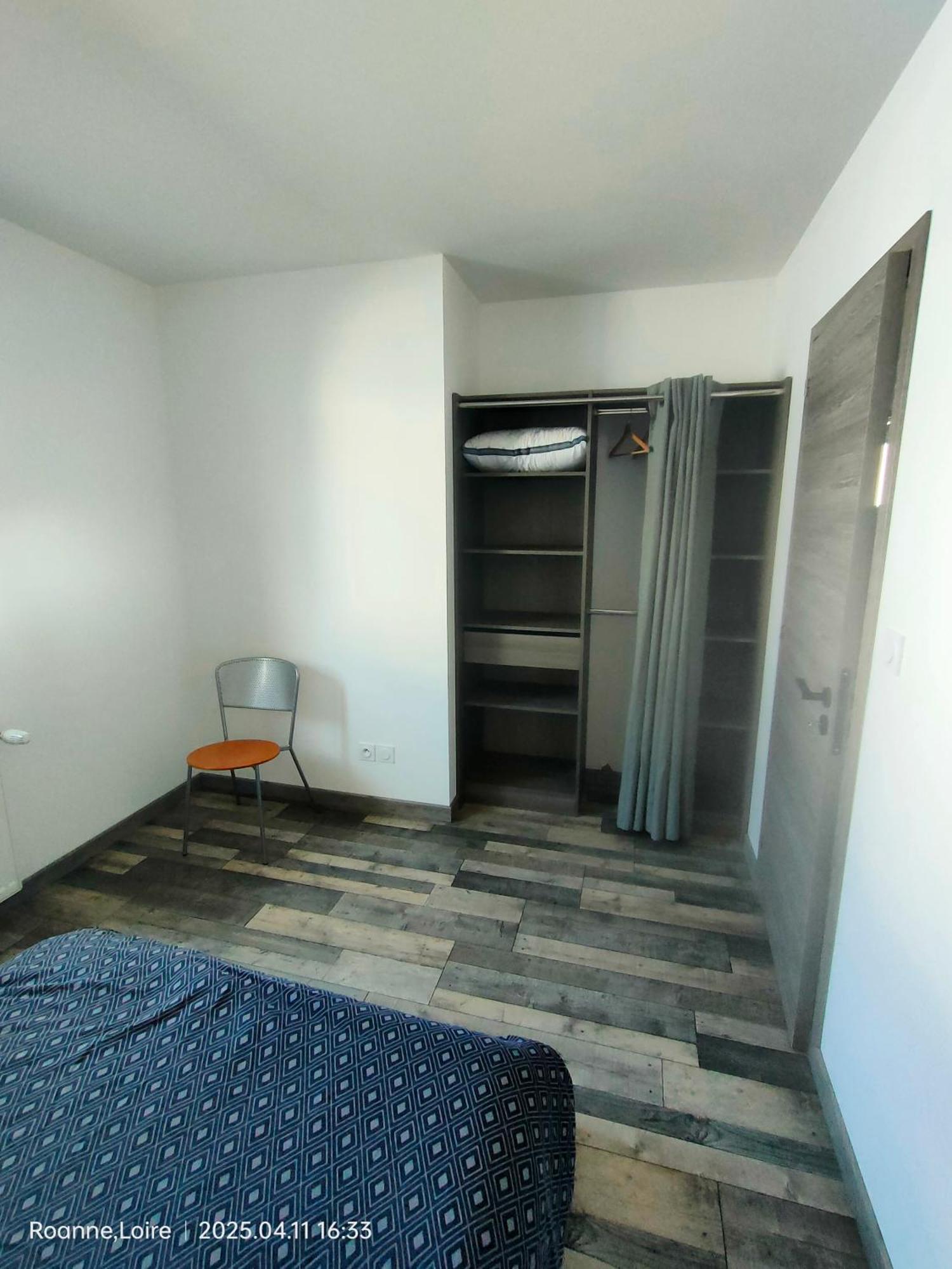 Chambre Dans Maison Plain-Pied Moderne Roanne Exteriör bild